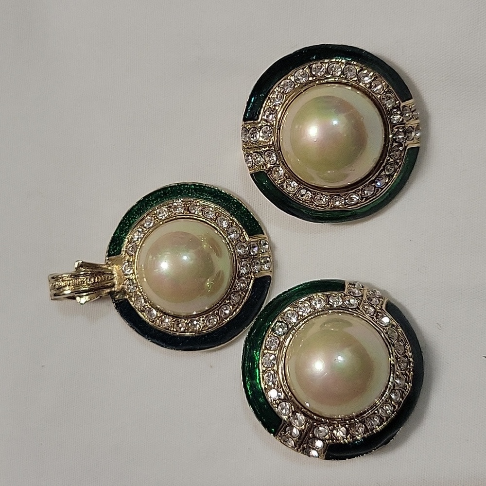 Pendant and clip earrings matching from 80's